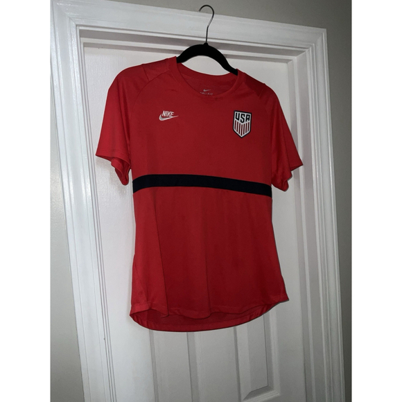 Nike Red USA Patch Jersey Shirt Size Medium - Picture 1 of 9
